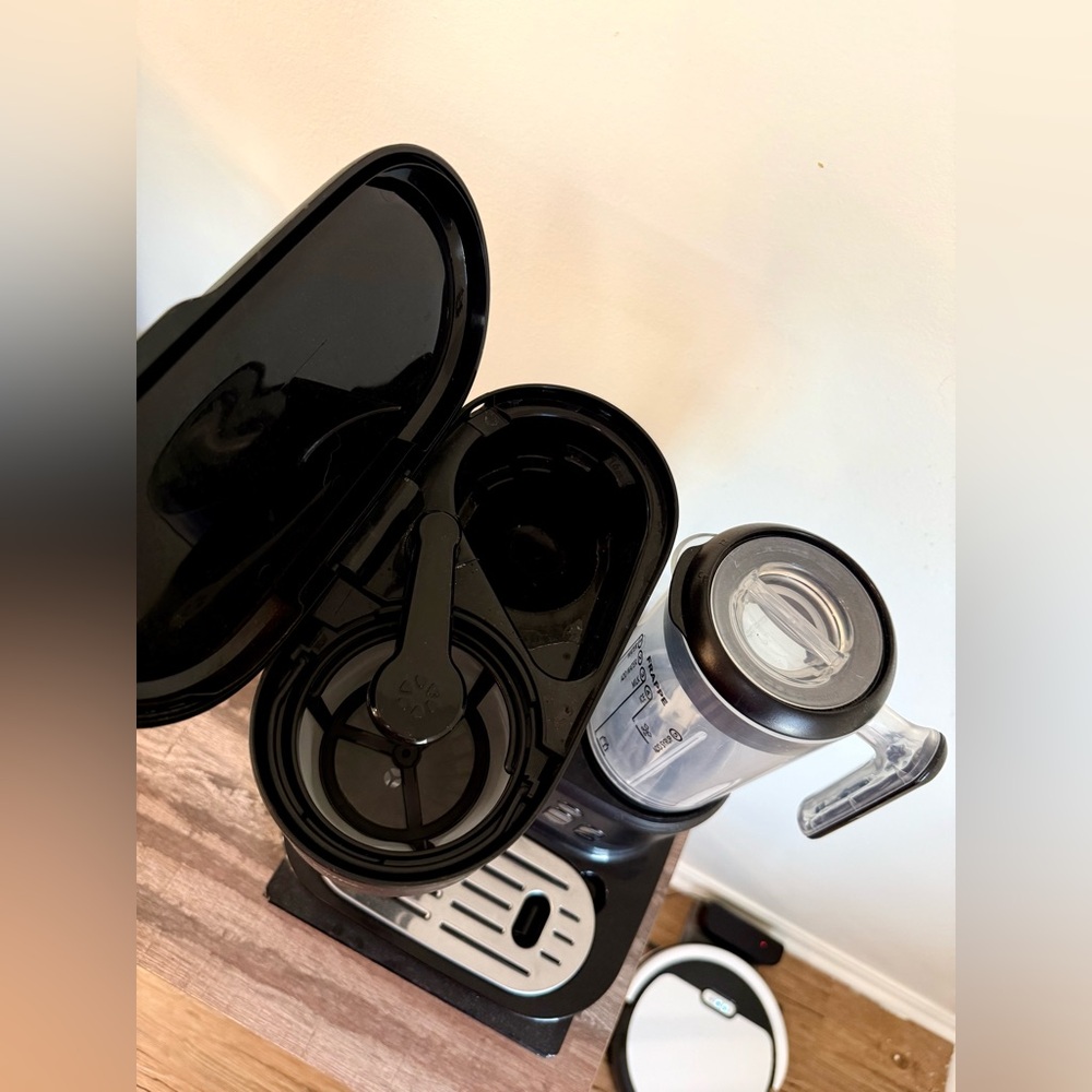 Mr. Coffee Black 3 in 1 Coffee Maker. Hot, Iced or Frappes with 3 Original Cups! - Picture 3 of 12